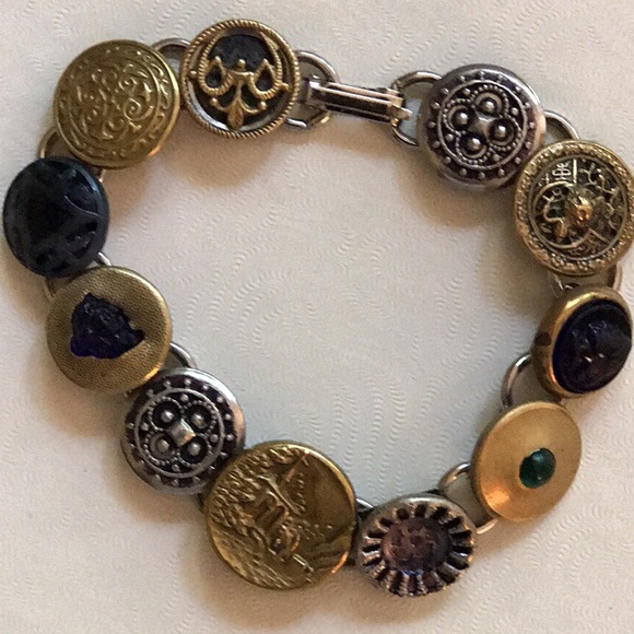 Jewelry - Wonderful handmade bracelet. ANTIQUE buttons.